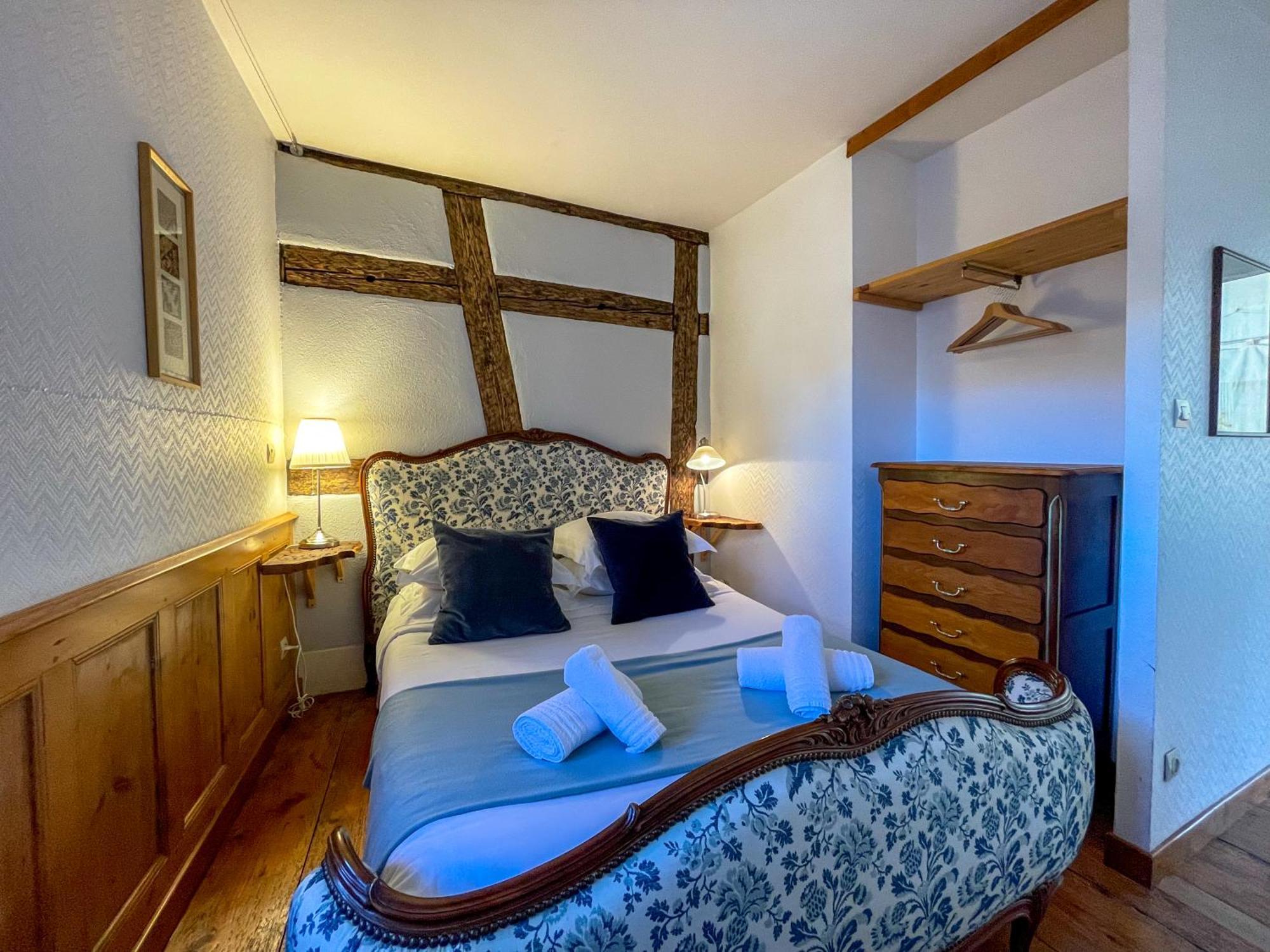 Apartment La Maison Bleue - Historic House In The Heart Of *
