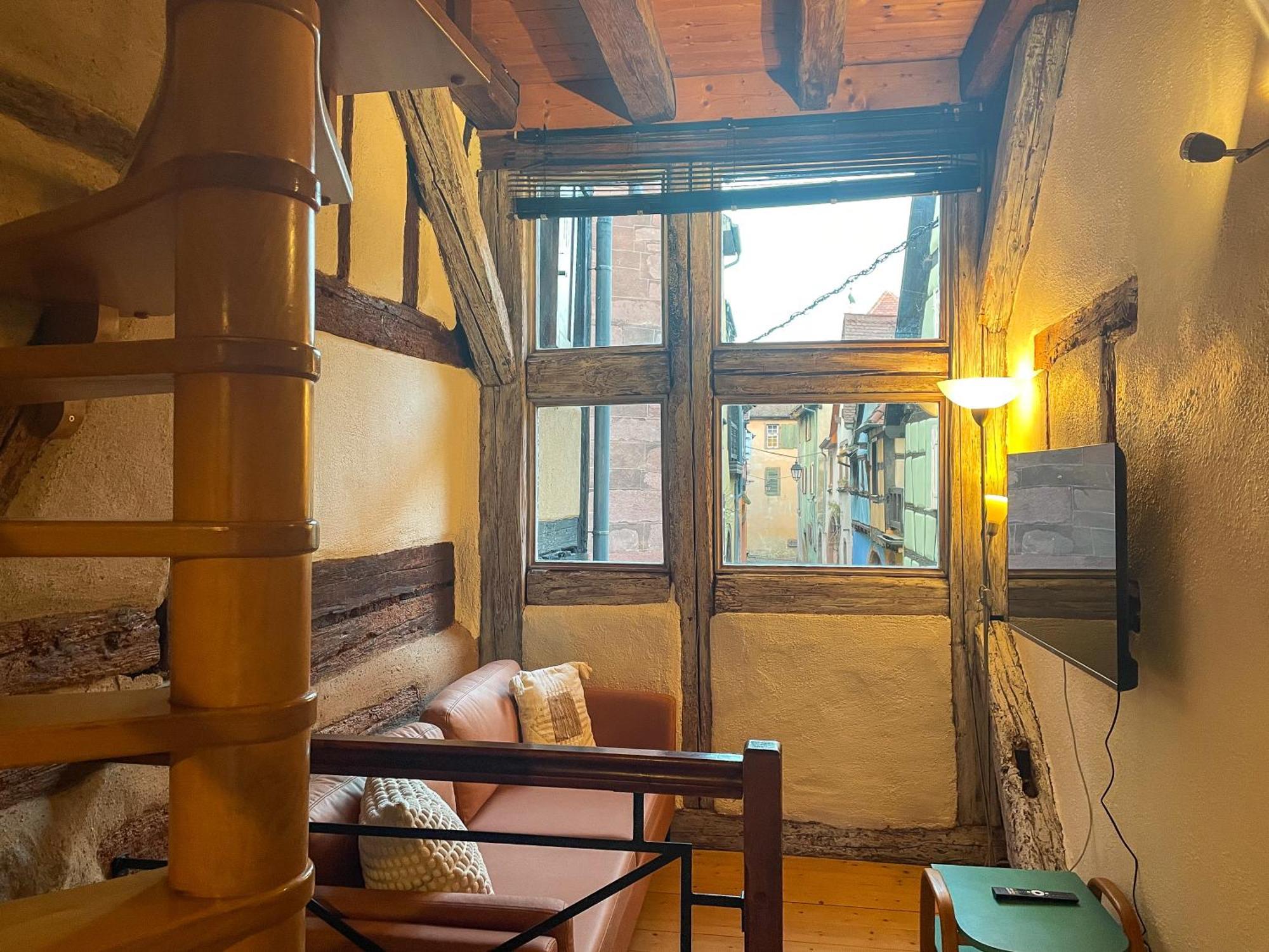 La Maison Bleue - Historic House In The Heart Of